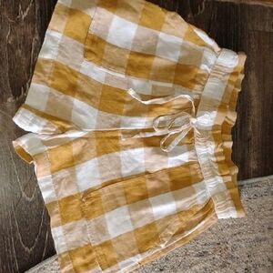 Who What Wear Mustard and Cream Shorts